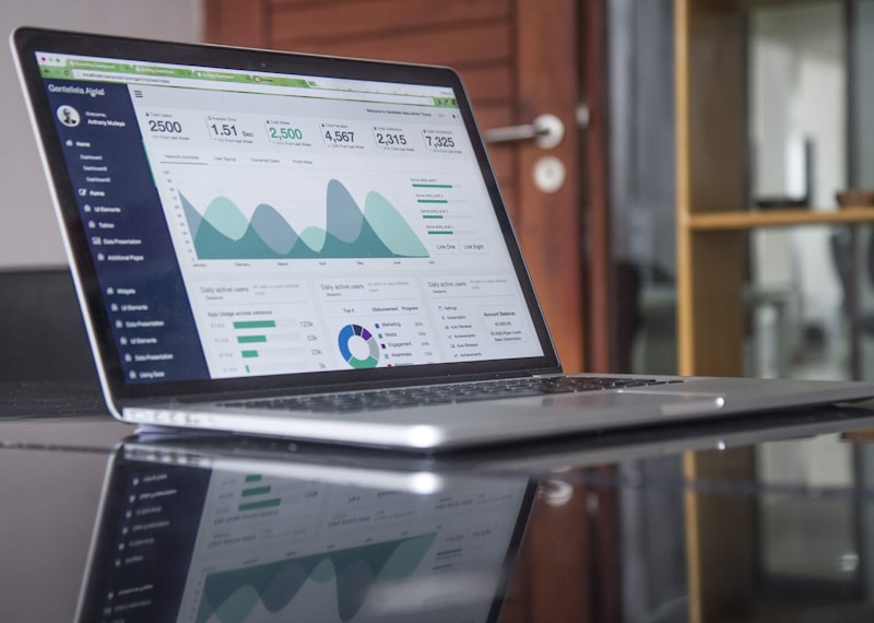 Digital marketer analyzing data
